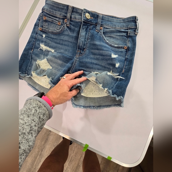 Size 4 AE midi shorts with eyelet lace pocket detail - Picture 3 of 5